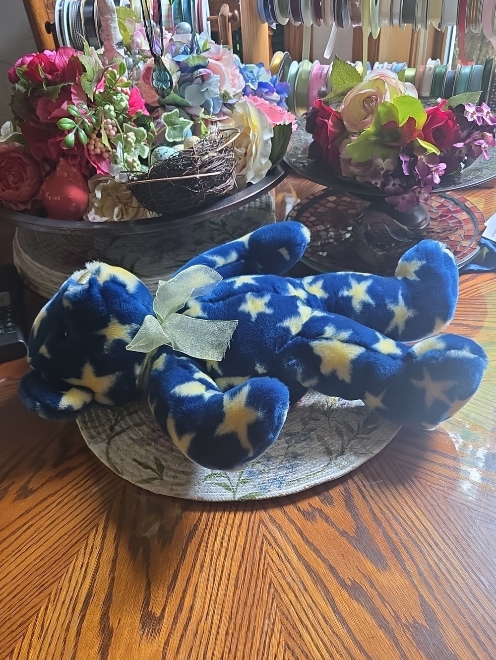 Vintage Mary Meyer 1999 Starbright Blue Bear With Gold Stars and Gold Ribbon Bow - Picture 2 of 6